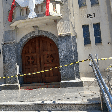 Homem encontrado morto na porta de igreja em São Roque morava em Cotia e deixou 3 bilhetes