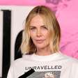 Charlize Theron revela que não se sente assombrada por tragédia que resultou na morte do pai