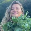 'Eu sentia muita falta disso': Gisele Bündchen deixou a dieta vegana e voltou a comer carne por motivo ligado à sua infância; modelo notou melhora importante na saúde