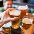 Beber cerveja ocasionalmente pode ajudar o cérebro? Entenda o que diz a ciência