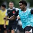 Thiago Mendes e Cuiabano não treinam e viram dúvida no Vasco