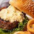 Hambúrguer de fraldinha suculento com aioli de alho