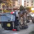 Viatura da Cadeia Pública de Porto Alegre se envolve em acidente e capota na Avenida Aparício Borges