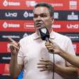 Após derrota do Atlético-GO, Adson promete "limpa": "Entregues"