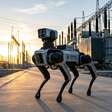 China prepara milhares de robôs para assumir a operação de sua rede elétrica e reduzir falhas humanas
