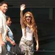Veja reação de Shakira ao ver fãs aglomerados na porta do Copacabana Palace
