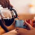 O cérebro sem cafeína: como a adenosina, os vasos sanguíneos e a adaptação neural explicam a dor de cabeça matinal