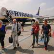 Guerra no Irã pressiona aéreas e ameaça férias de europeus