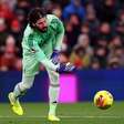 Técnico do Liverpool projeta retorno de Alisson aos gramados