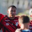 Athletico recebe Grêmio para seguir na cola do G4 do Brasileirão