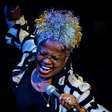 Ícone da música brasileira, Sonia Santos volta aos palcos brasileiros aos 82 anos