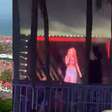 Fãs lotam areia de Copacabana para show de Shakira