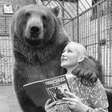A história extraordinária de Hércules, o urso que um casal adotou e criou como parte da família