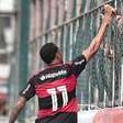 Joia do Flamengo vira alvo de dois clubes e negócio pode render milhões