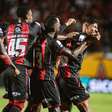 No Barradão, Vitória não dá chances ao Coritiba, constrói goleada por 4 a 1 e se afasta da zona de rebaixamento