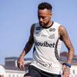 Neymar se irrita com Robinho Jr. e dá uma rasteira em jovem do Santos
