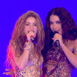 Shakira chama Anitta de 'deusa brasileira' no megashow em Copacabana