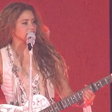 'A vida é mágica, né?': Shakira relembra chegada ao Brasil há 30 anos e uiva no palco