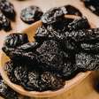 Conhecida como 'ouro negro', essa fruta traz diversos benefícios para a saúde