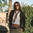Sasha leva lenço e 3 looks descomplicados em mala de viagem para Los Angeles
