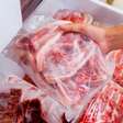 Como descongelar carne do jeito certo e evitar bactérias