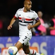 Lucas Moura se machuca no retorno e deixa campo chorando