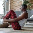 O exercício de calistenia que você pode fazer em casa para trabalhar intensamente o abdômen