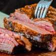 Carne dura nunca mais: dicas para cortes baratos ficarem macios