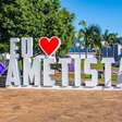 Igreja revestida com ametista chama atenção em cidade brasileira