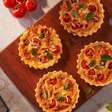 Mini quiche caprese: receita fácil e perfeita para impressionar