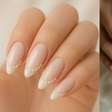 Mês das noivas: 6 tendências de unhas para subir ao altar