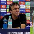 'Ninguém está certo': Cuca se queixa de briga entre Neymar e Robinho Jr.