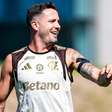Meia do Flamengo reprova campo do Maracanã e relata sacrifício