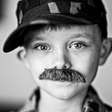 Se você vir seu filho desenhando um bigode e usando um celular, preocupe-se; saiba por que