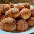 Bolinho de banana, que vai trazer lembranças deliciosas para o lanche da tarde do Dia das Mães