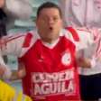 Torcedores do Santa Fe fazem gestos racistas em jogo contra o Corinthians