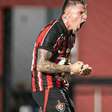 Vitória aproveita expulsões, bate Ceará e vai à semifinal da Copa do Nordeste