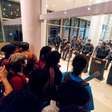 Estudantes da USP invadem prédio da reitoria durante manifestação; PM está no local