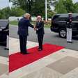 Com tapete vermelho, Lula é recepcionado por Trump ao chegar à Casa Branca