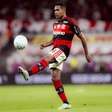 Suspenso, Alex Sandro volta ao Rio; Flamengo relaciona jovem