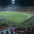 Medellín x Flamengo: torcedores invadem gramado e jogo é paralisado