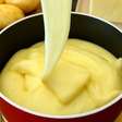 Purê de batata cremoso com queijo que estica e puxa: fácil