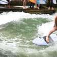 Surfistas celebram volta da "onda de Munique"