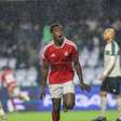 Internacional marca no último lance e empata com Coritiba