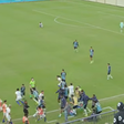 Jogador do Grêmio é atingido por voadora no rosto durante briga em partida do Gauchão sub-17; veja