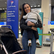 Mãe é retirada de voo da Latam após confusão com comissária por carrinho de bebê: 'É questão de empatia'