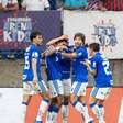 Cruzeiro marca na etapa final e vence o Bahia na Fonte Nova