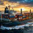 Navio com 800 toneladas parte da China para construir a maior ponte marítima da América Latina