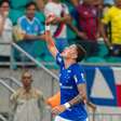 Com brilho da base, Cruzeiro vira sobre o Bahia na Fonte Nova e sobe na tabela