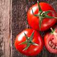 Você provavelmente guarda tomate do jeito errado; veja como conservar